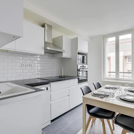 Chic And Spacious Apart With Parking Apartamento