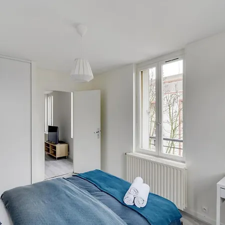 Apartamento Chic And Spacious Apart With Parking Cergy