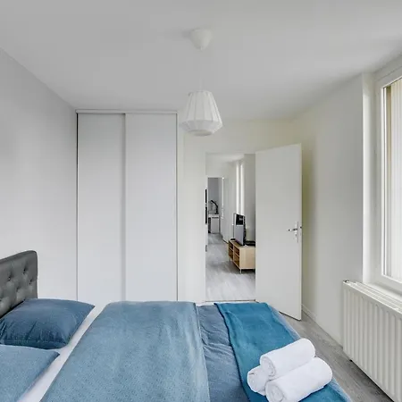 Chic And Spacious Apart With Parking